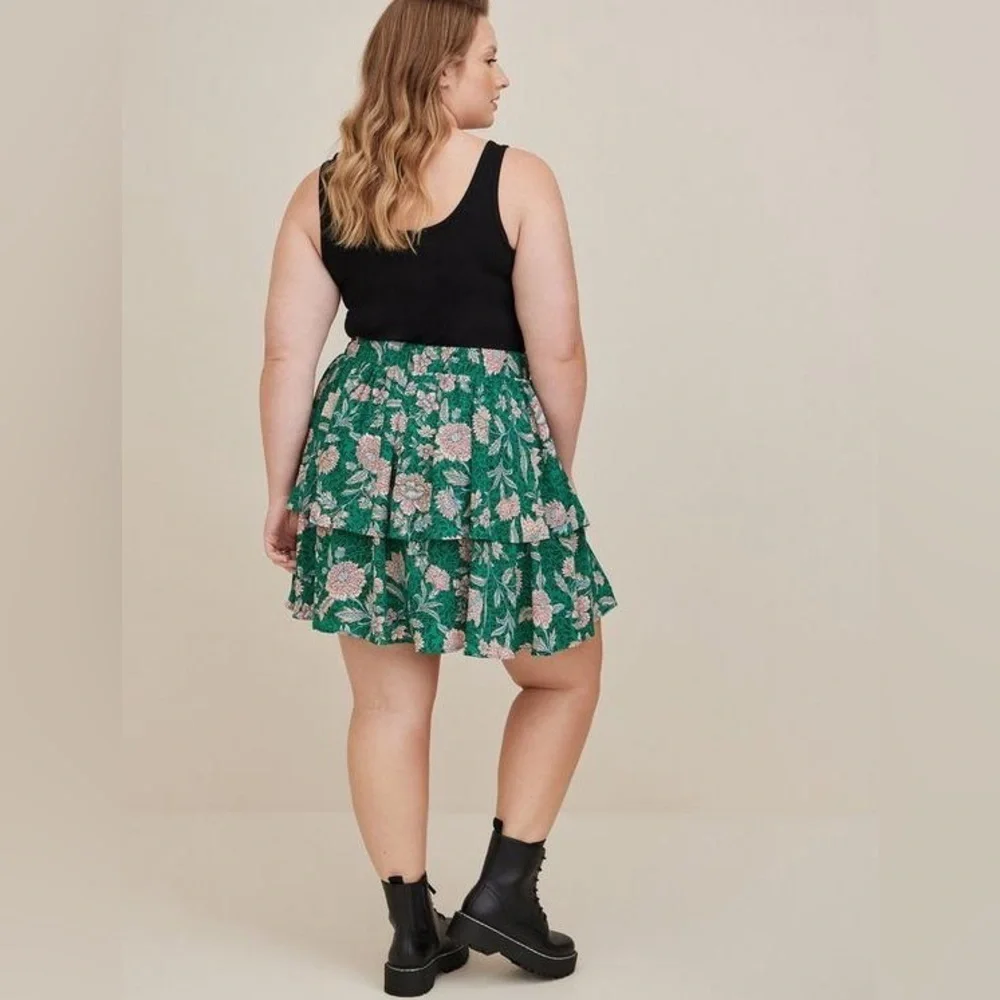 Torrid Dark Green Floral Mini Tiered Skater Skirt - New - Size 4 (26)